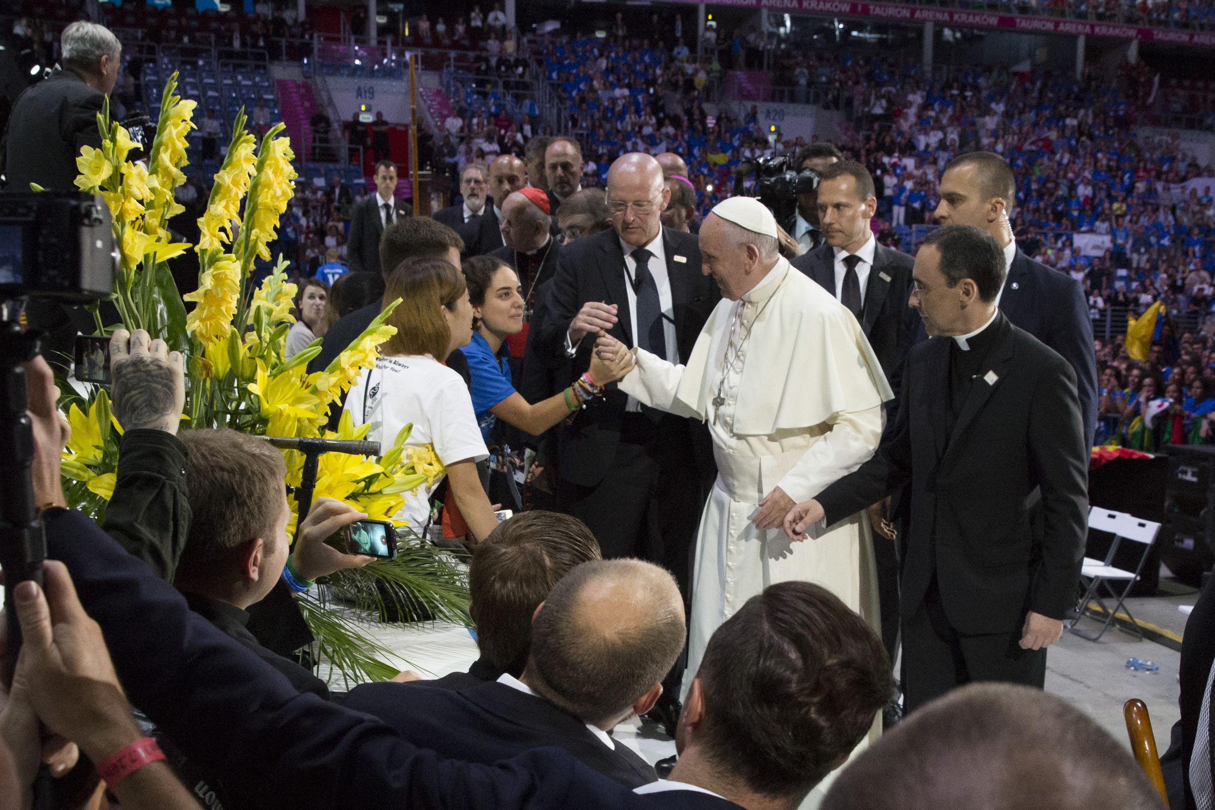 Pope meets volunteers