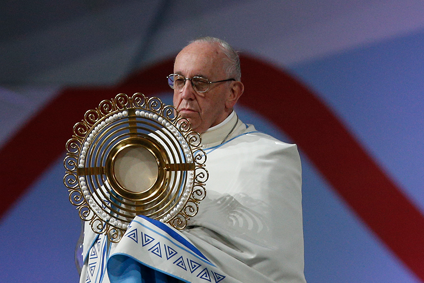 Pope exposes the Eucharist